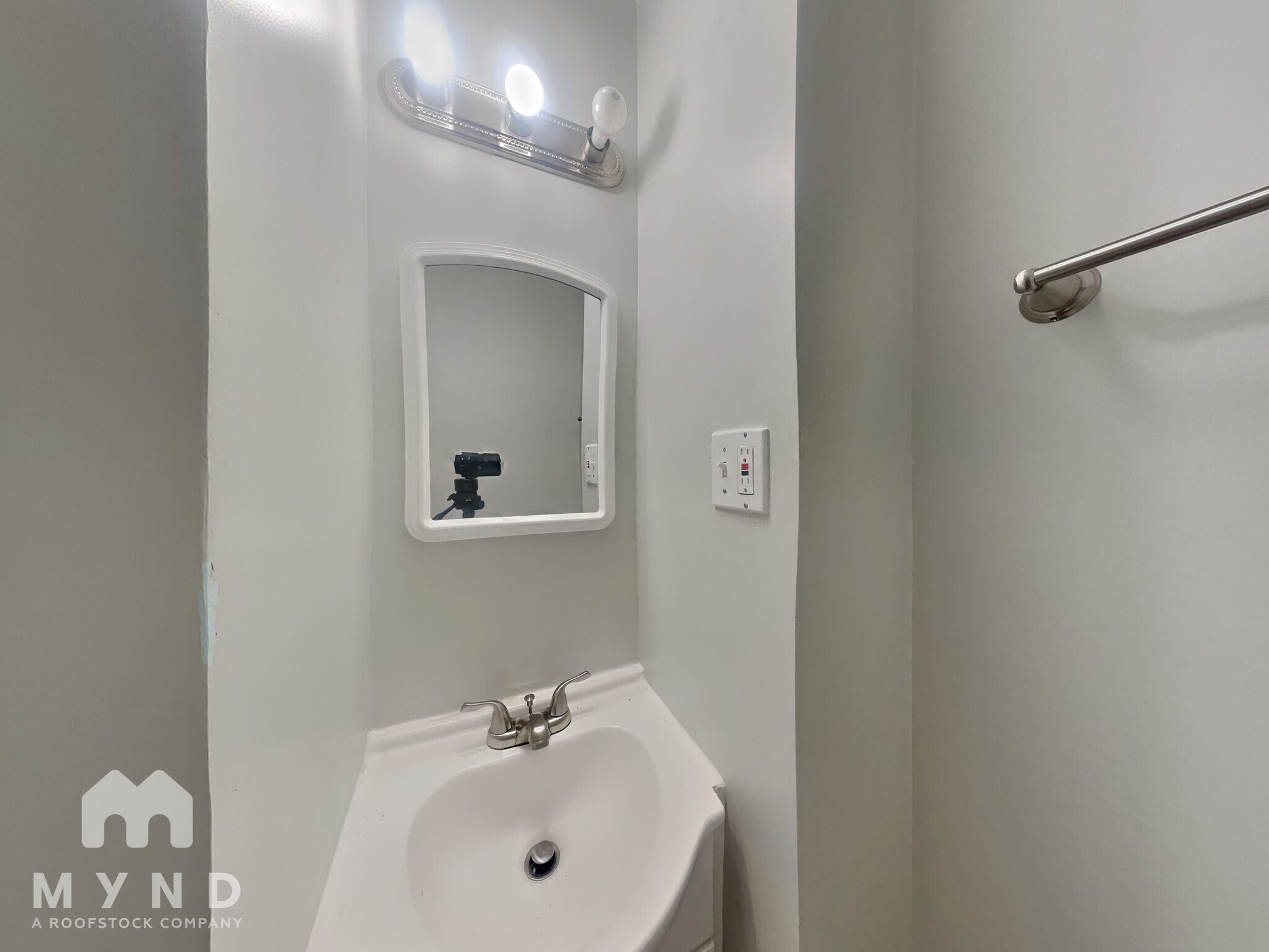 Building Photo - 4361 Silver Lake Rd