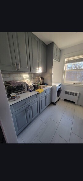 Building Photo - 22414 Kingsbury Ave