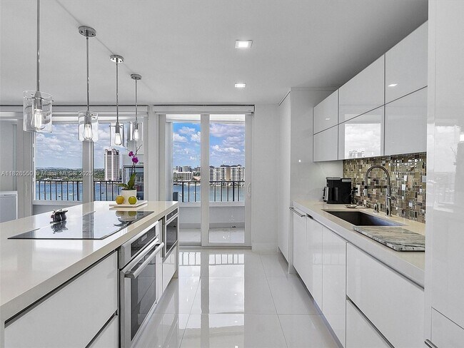 Building Photo - 550 S Ocean Blvd