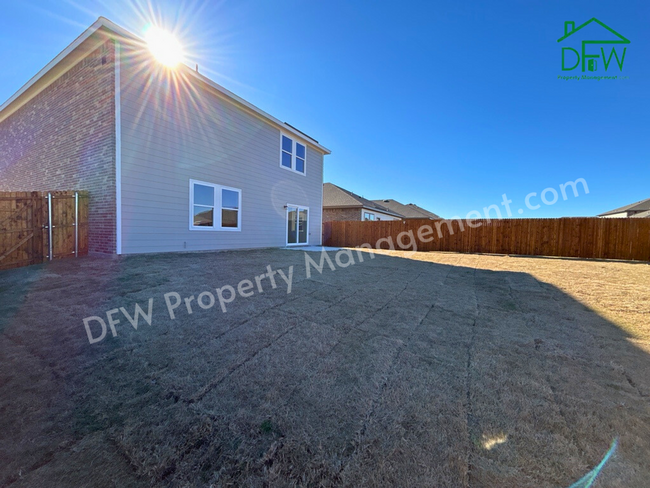 Building Photo - Spacious 5-Bedroom Home with Modern Upgrad...