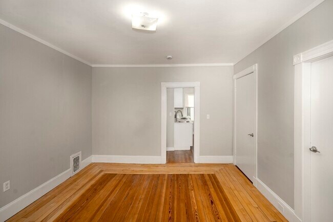 Building Photo - 90 Safford St