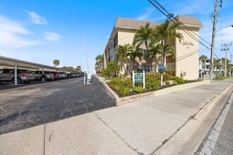 Building Photo - 1400 Tarpon Center Dr