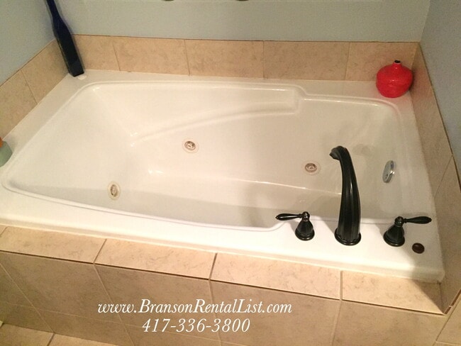 Building Photo - 3BR Home with Fenced in backyard