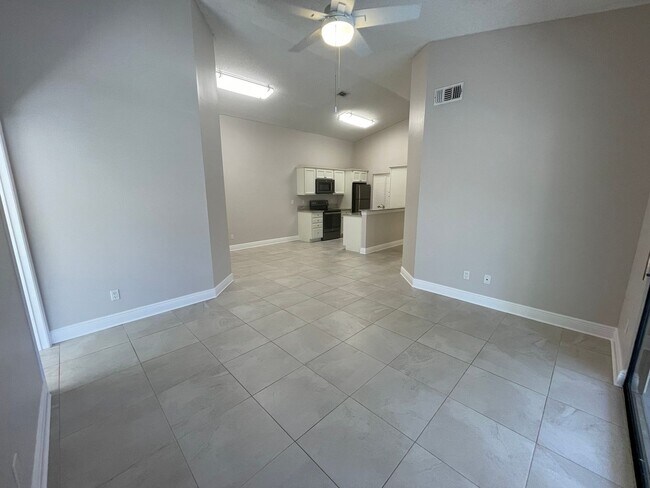 Building Photo - ANNUAL RENTAL - 2 BED/2BATH AT OASIS