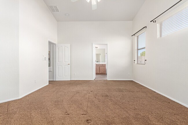 Building Photo - 4384 E Cherry Hills Dr