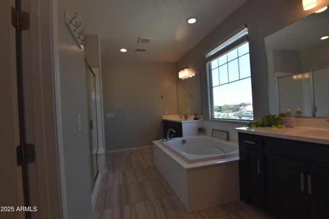 Building Photo - 250 E Wisteria Dr