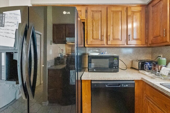 Building Photo - Quiet Cedar Hill Duplex on a Cul-d-sac