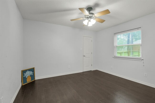 Building Photo - 1215 Tejas Blvd