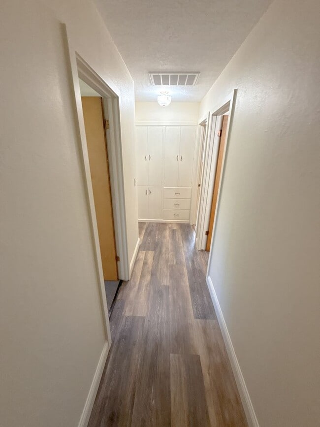 Building Photo - 3 Bedroom, 2.5 Bath House