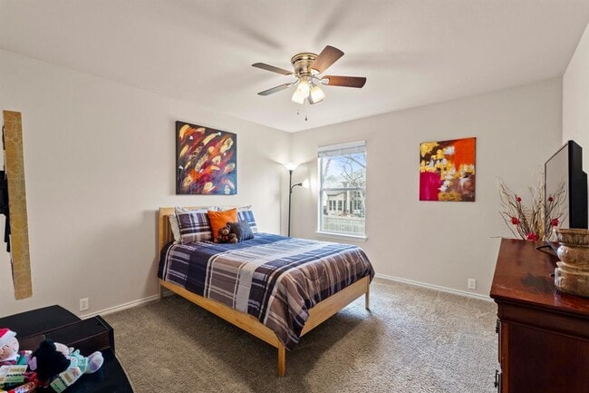 Building Photo - 525 Golden Creek Dr