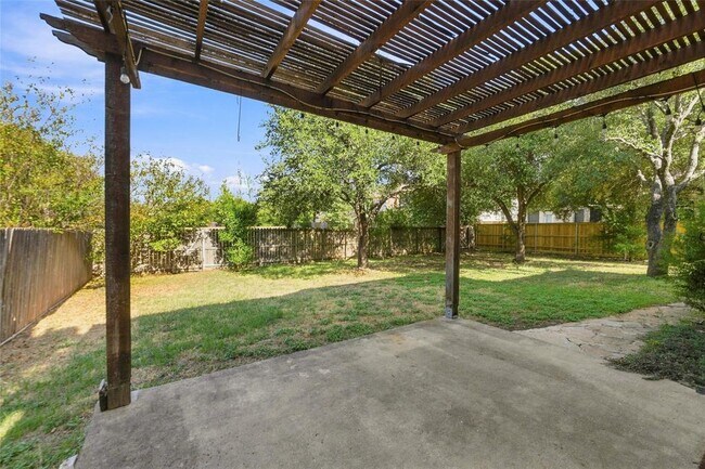 Building Photo - 15201 Calaveras Dr