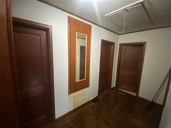 Building Photo - 2076 Midway St