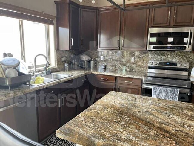 Building Photo - North Phoenix 4bed 2.5ba 2car POOL Oasis