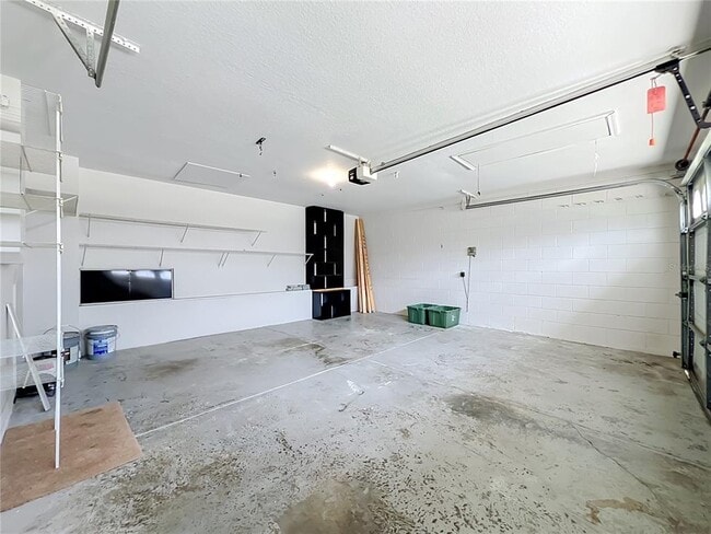 Building Photo - 900 W Charing Cross Cir