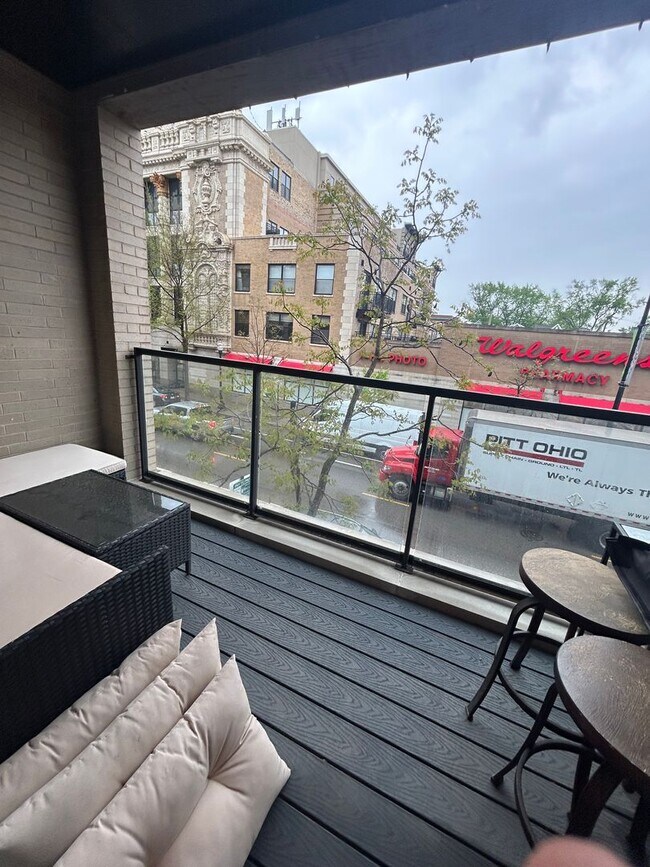 Building Photo - 1646 W Belmont Ave