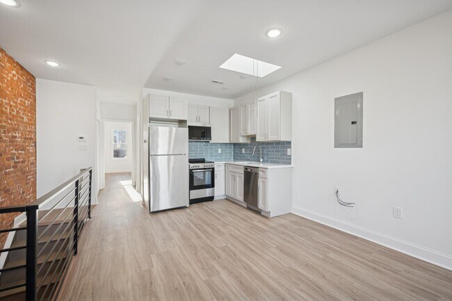 Building Photo - 5644 Blakemore St