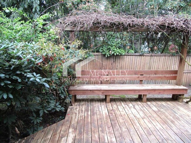 Building Photo - Lovely 3 Bedroom 1 Bath Home in Gig Harbor