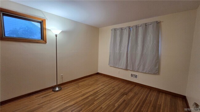 Building Photo - 419 Cherokee Dr