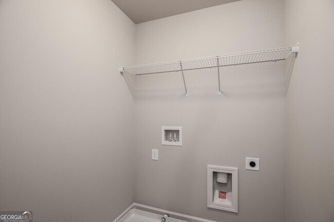 Building Photo - 2006 Wheylon CT