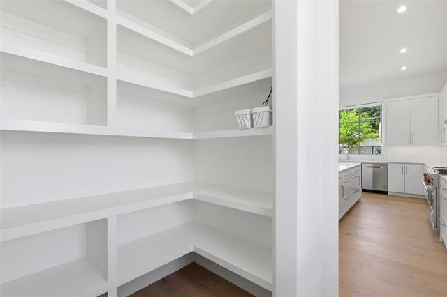 Building Photo - 9855 Kingsway Ave