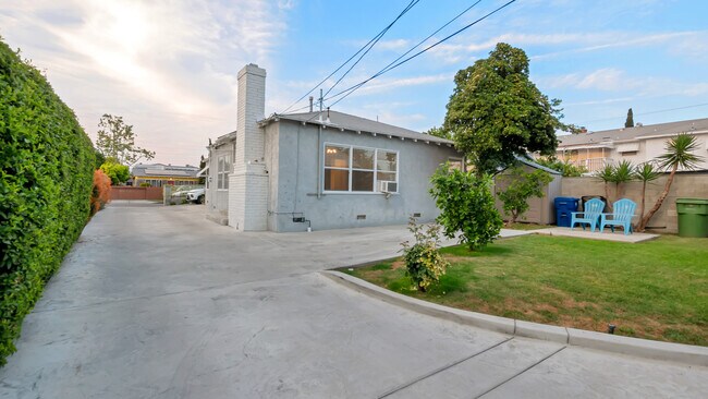 Outside of home - 11216 Tiara St