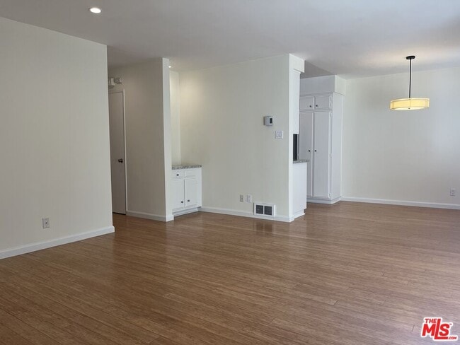 Building Photo - 11937 Darlington Ave