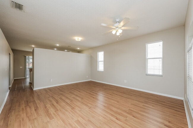 Building Photo - 619 Wave Crest Cir