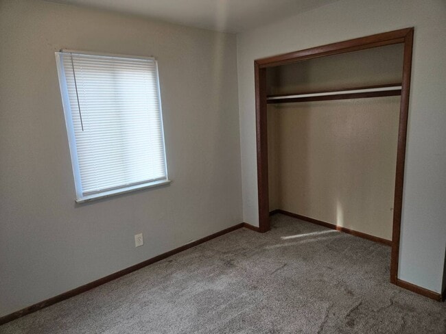 Building Photo - 2264 5th St SW