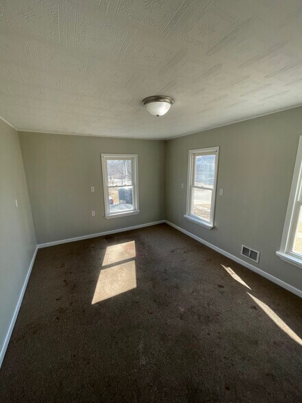 *Please note- NEW carpet has since been placed - 529 S Gault St
