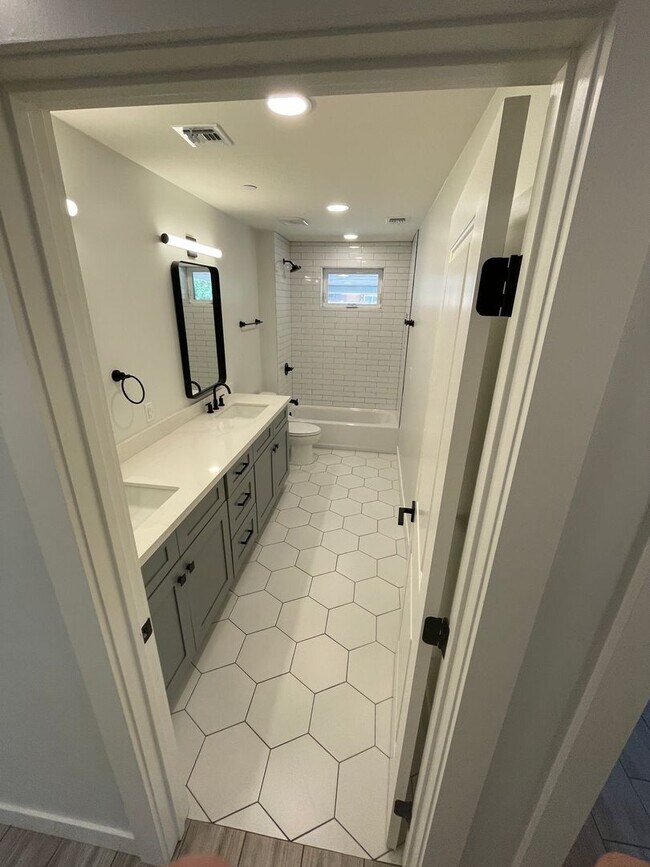 Building Photo - NO HOA Heated Pool-Gorgeous 3bed/2bath Home in Old Town Scottsdale