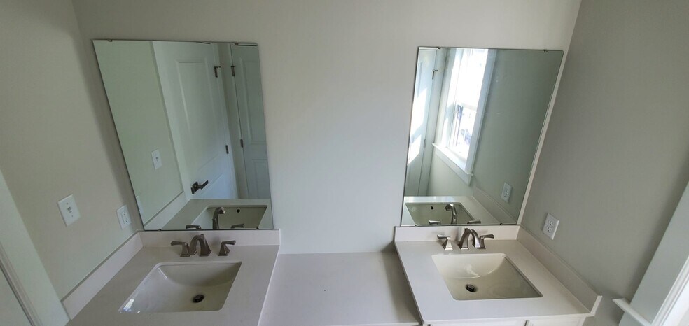 master bathroom vanity - 141 Laurel Pl Ln