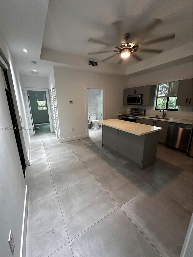 Building Photo - 14 Coral Dr