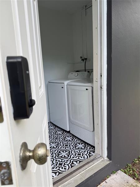 Building Photo - 827 SW 29th St