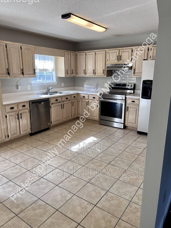 Building Photo - 7664 Walnut Hills Dr