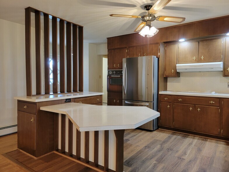 Building Photo - 609 W Orange St