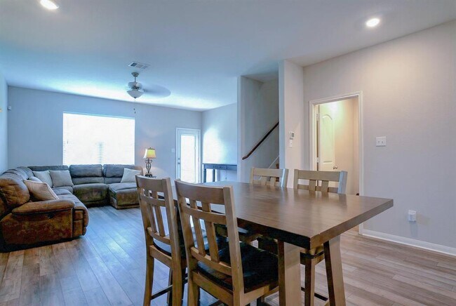 Building Photo - 212 Star Spangled Dr