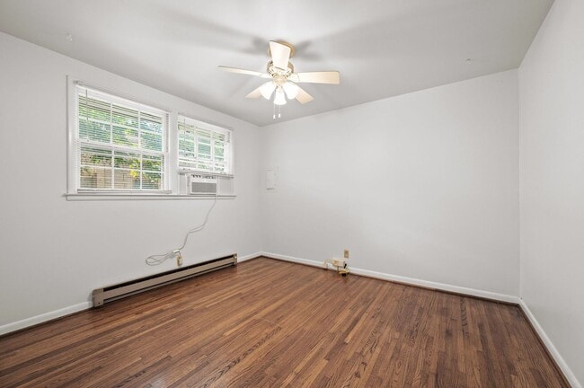 Building Photo - Amazing 2BR/1BA in the Heart of Hillsboro ...