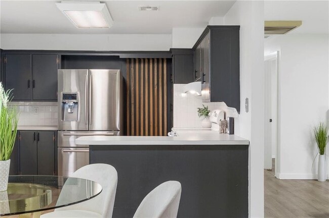 Building Photo - 701 NW Ford Ln