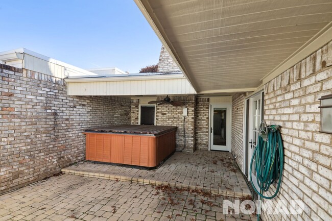 Building Photo - 3 Bedroom Townhome in Carrollton