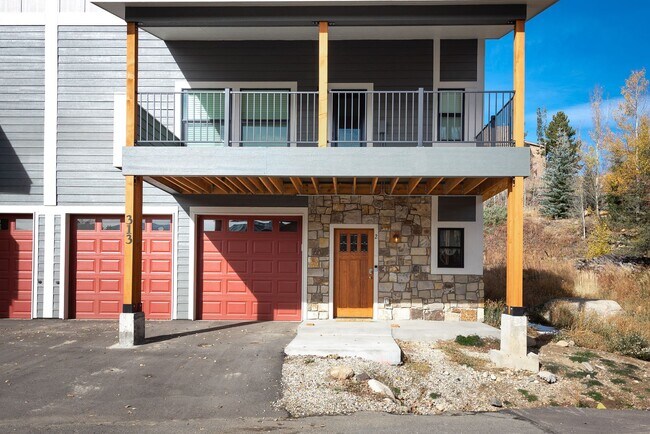 Building Photo - 313 Vasquez Rd