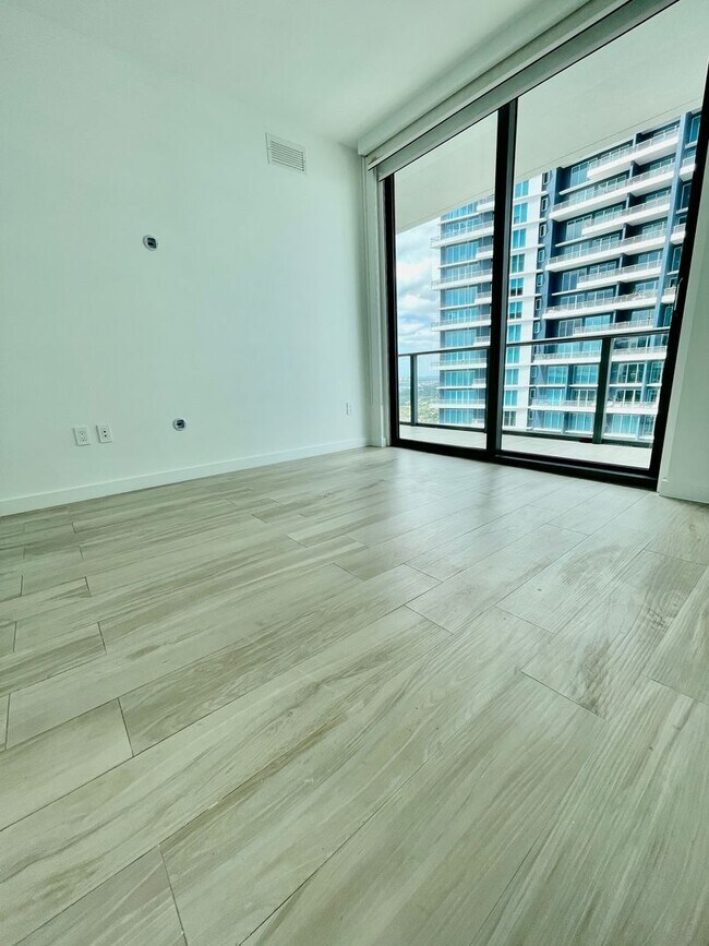 Building Photo - Luxury 1BR Condo at Dua Miami / SLS Brickell