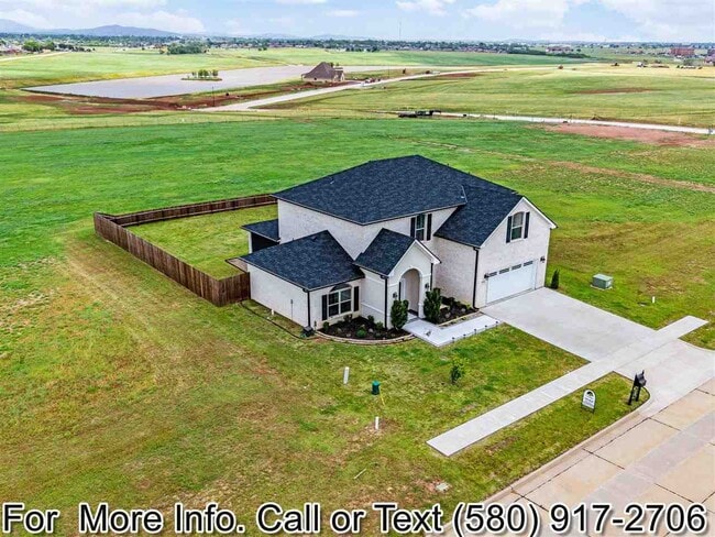 Building Photo - 6309 SW Oakmont Blvd