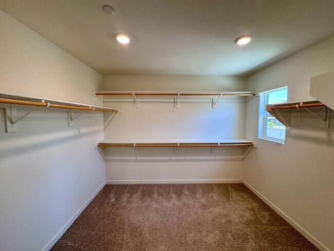 Building Photo - Stunning 4 bedroom 3 bathroom Murrieta hom...