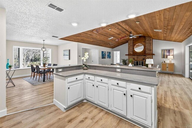 Building Photo - 14252 Trinity Rd