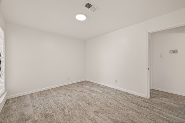 Building Photo - 5523 Kuldell Dr