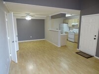 Building Photo - Well Cared For 1 Bed, 1 Bath 2nd Floor West Side Condo