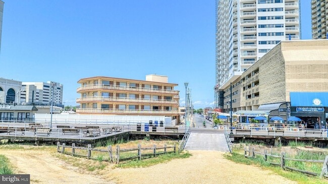 Primary Photo - 108 S Montpelier Ave