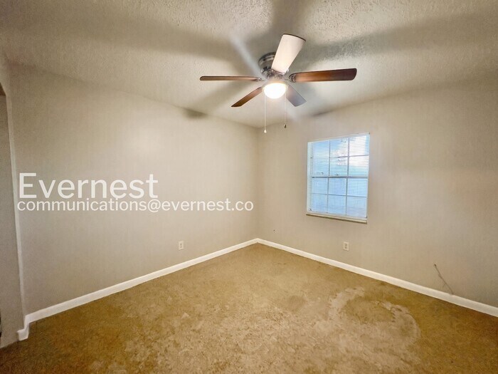 Building Photo - 3058 St Paul Dr