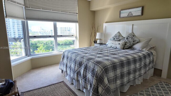 Building Photo - 3600 Mystic Pointe Dr