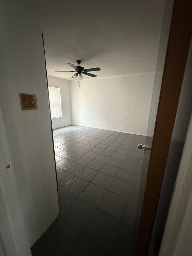 Building Photo - 502 El Monte Loop